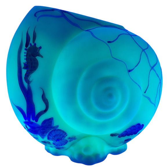 FENTON ART GLASS -Frank Fenton Memorial Vase – 2006 – Burmese w/Sea Horses - Picture 4 of 9